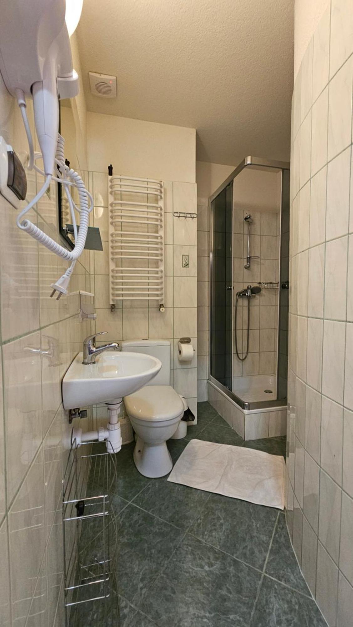 Hotel Pg Szymonek Małe Ciche Zewnętrze zdjęcie